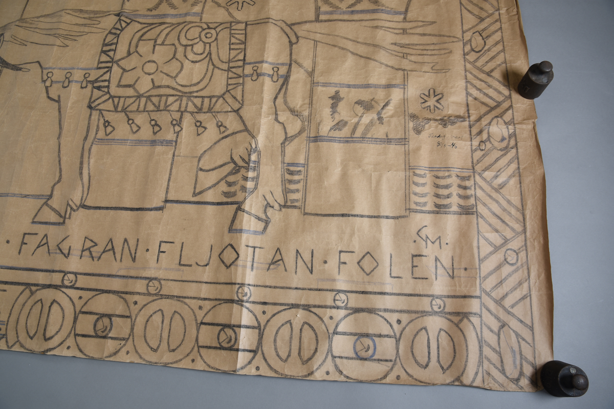 Motiv frå visa om Aasmund Frægdagjeva
Hovudmotiv: Fole med man og hale. Halen står rett ut bak som om folen står i sterk vind. Hestedekken med dekor. Blome og blomeornamentikk er hovudmotiv, dekkenet er kanta med ein bord med geometriske figurer. Bjøller heng frå buk og sele.  I bakgrunnen bak folen er det mur med bua opningar der landskap med nattehimmel kjem til syne i to av dei. Den tredje og siste bua opninga er større og har ei søyle på midten med dekor nedst. Folen er bunden frå grima til ei krok på ei halvvegg/mur. Over muren er det to brune bukkar som står mot kvarandre, katt på ein hylle over. Att med opninga til denne største bua er det ei vegg med dekor.. Golv med svart tekst.

Sidemotiv til venstre, eit felt med skrift øvst og dør under. Dør. Flekk foran døra.

Oppe: ei vannrett bord med edderkoppspinn, så ei bord med ei vevkjerring att med eit dyr/drakelignande skapning.
Nede: vannrett bord med tekst og dekor, så sirkelrunde figurer, skjold?

Kant rundt heile teppet, smalast på kortsidane.