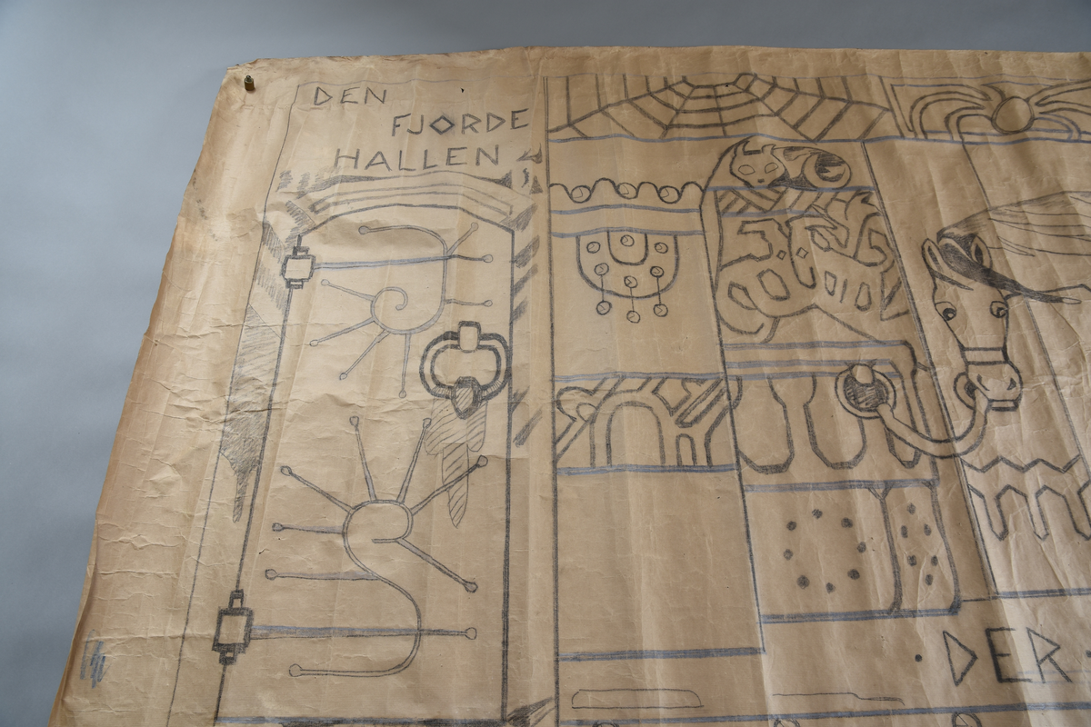 Motiv frå visa om Aasmund Frægdagjeva
Hovudmotiv: Fole med man og hale. Halen står rett ut bak som om folen står i sterk vind. Hestedekken med dekor. Blome og blomeornamentikk er hovudmotiv, dekkenet er kanta med ein bord med geometriske figurer. Bjøller heng frå buk og sele.  I bakgrunnen bak folen er det mur med bua opningar der landskap med nattehimmel kjem til syne i to av dei. Den tredje og siste bua opninga er større og har ei søyle på midten med dekor nedst. Folen er bunden frå grima til ei krok på ei halvvegg/mur. Over muren er det to brune bukkar som står mot kvarandre, katt på ein hylle over. Att med opninga til denne største bua er det ei vegg med dekor.. Golv med svart tekst.

Sidemotiv til venstre, eit felt med skrift øvst og dør under. Dør. Flekk foran døra.

Oppe: ei vannrett bord med edderkoppspinn, så ei bord med ei vevkjerring att med eit dyr/drakelignande skapning.
Nede: vannrett bord med tekst og dekor, så sirkelrunde figurer, skjold?

Kant rundt heile teppet, smalast på kortsidane.