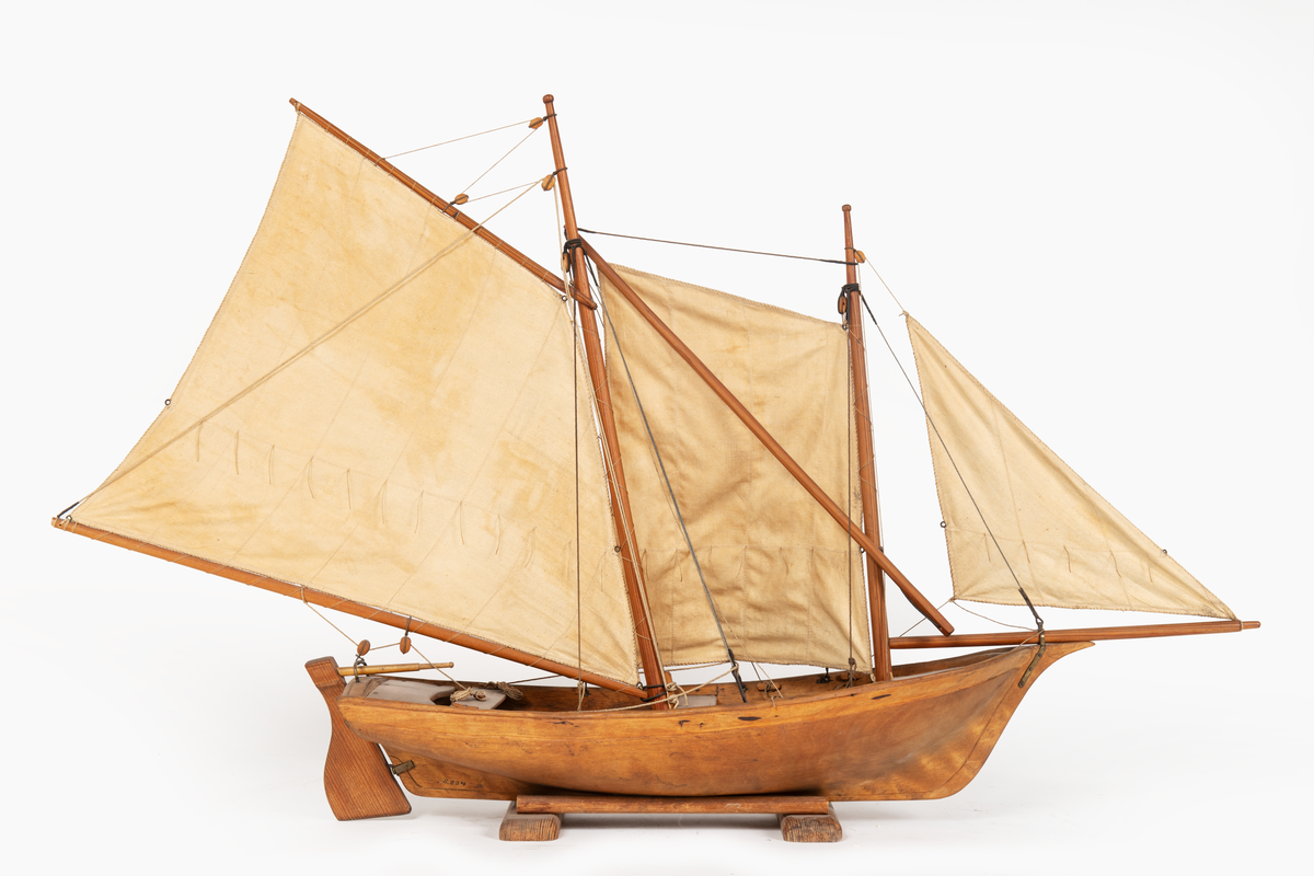 Fartygmodell av fiskebåt.