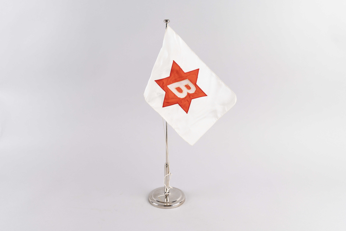 Motiv av skorsteinsmerke til rederiet Hjalmar Bjørge med bokstaven B