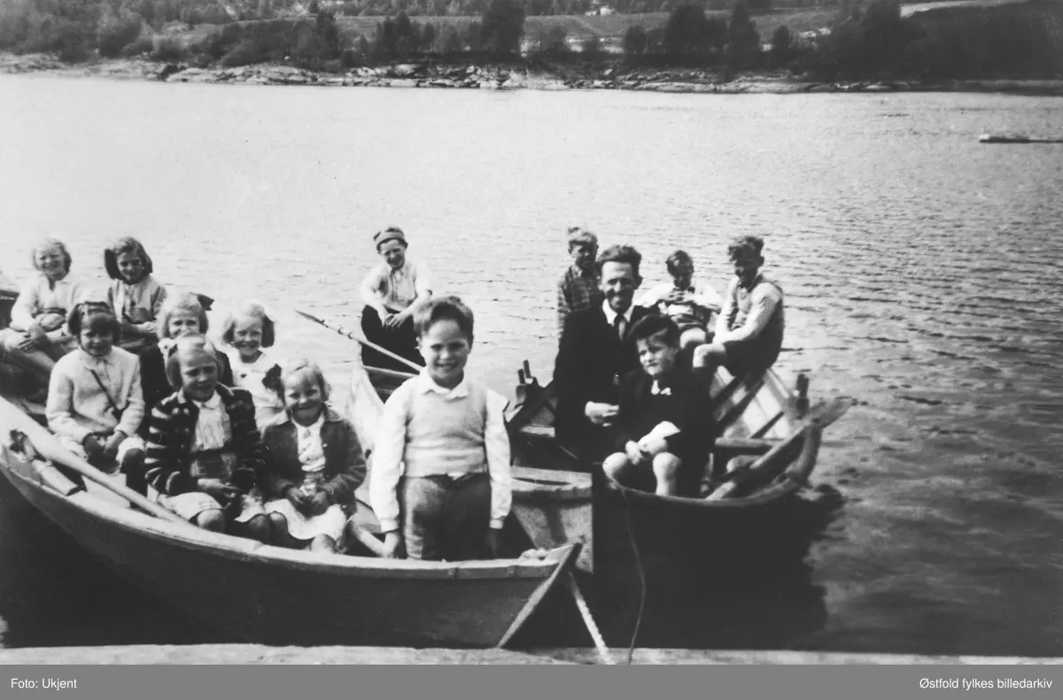 Søndagsskoletur til Haugeneset i Varteig 1949. Foreløpig ingen navn.
