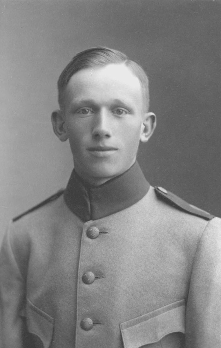 Nils Gustaf Pettersson. Född 1900-11-28 i Istrum och död 1975-07-14 i Skara.