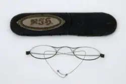 Briller i etui
