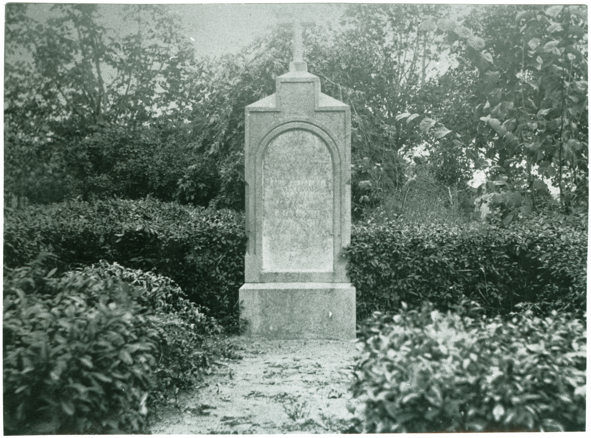 Vänersborg. Östra kyrkogården, Johan Fredrik Nyström och Sara Elisabeth Nyström
