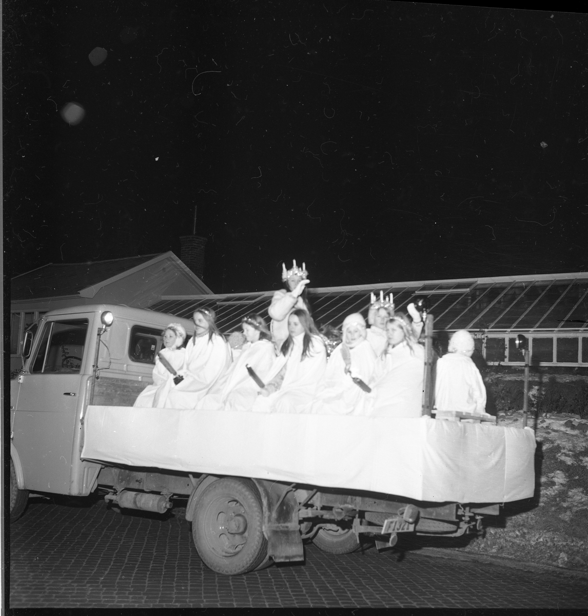 Ett luciatåg på ett lastbilsflak.