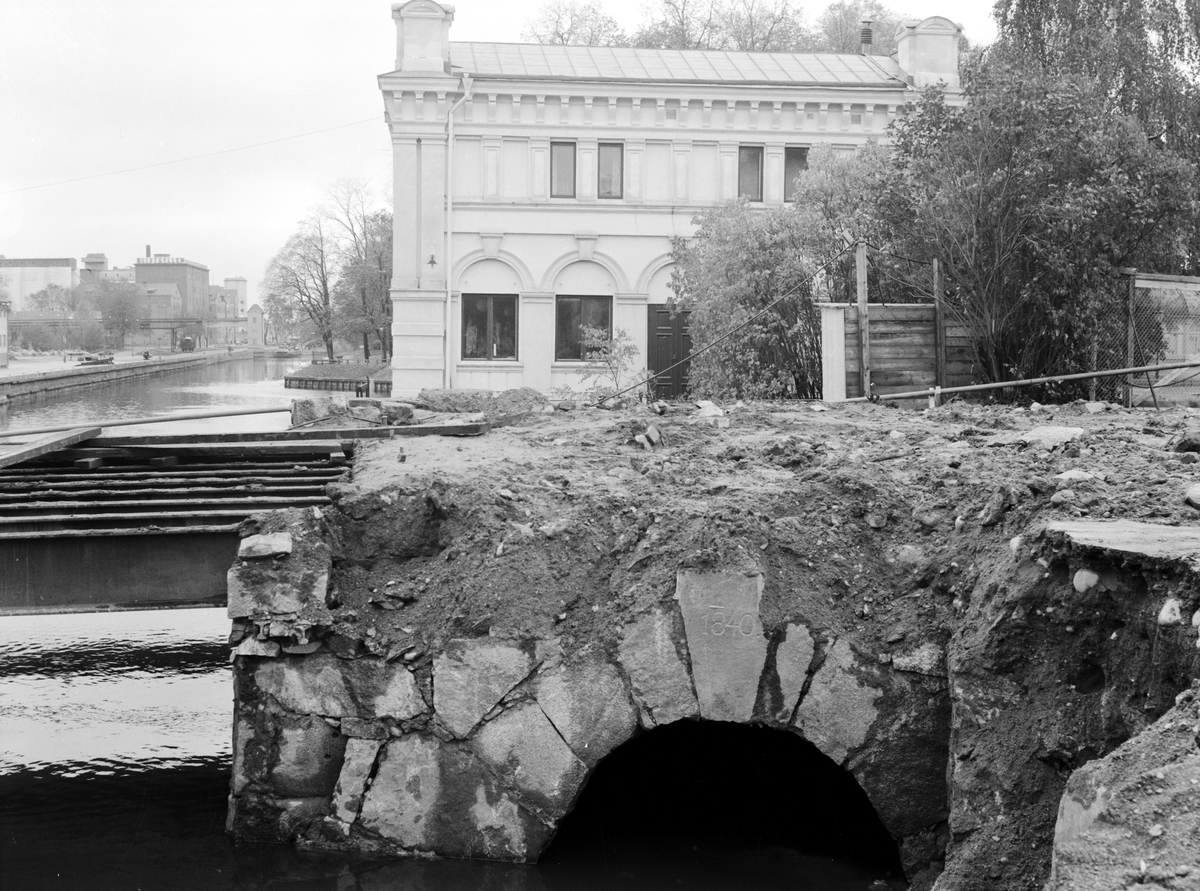 Gråstensvalvet vid Islandsbron, västra landfästet, Uppsala 1955