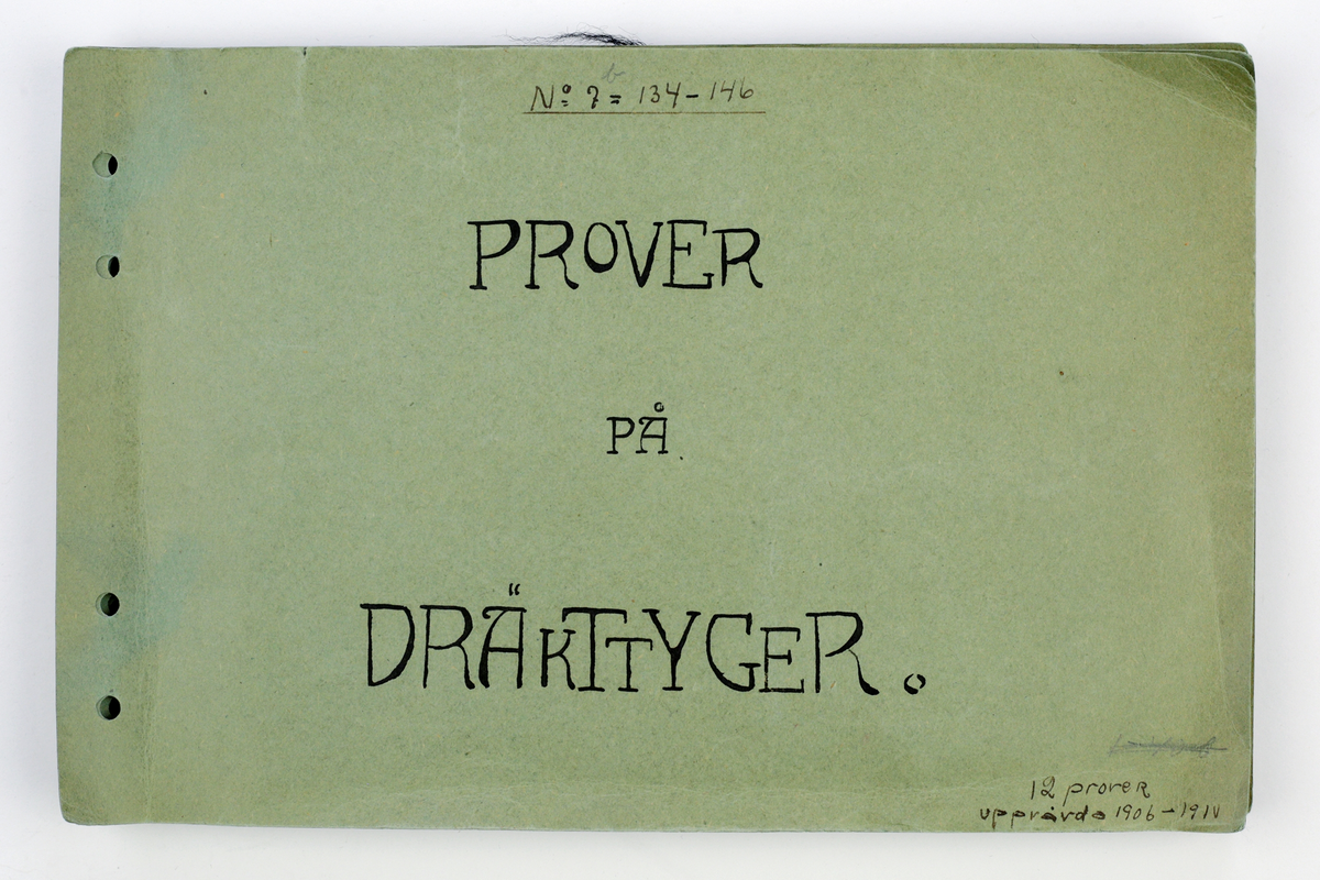 Diverse prover på ylletyger.
