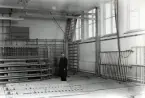Tillsyningslärare Sigfrid Nordkvist, Kalmar, i en gymnastiksal. 1940-talet.