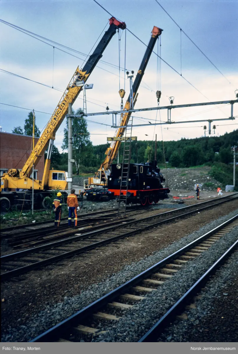 Damplokomotiv 23b 442 utenfor Norsk Teknisk Museum på Kjelsås