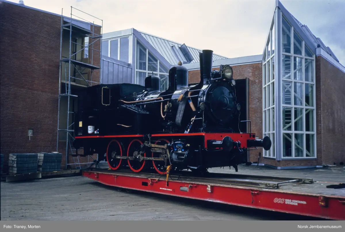 Damplokomotiv 23b 442 utenfor Norsk Teknisk Museum på Kjelsås