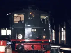 Elektrisk lokomotiv El 5 2039 i lokomotivstallen på Lillestrøm stasjon