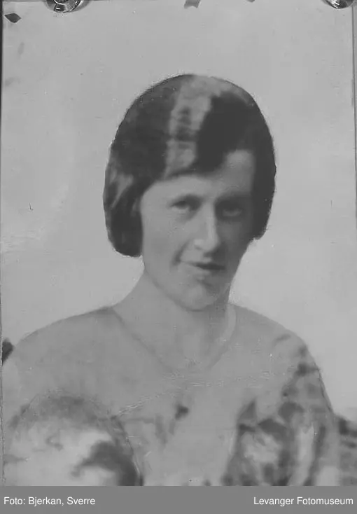Portrett av en kvinne, repro av fotografi.