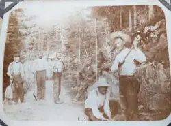 Portrett av folk, veiarbeid, Grytting.