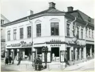 Västerås, Centrum, kv. Karl.
Wennbergs Bokhandel i korsningen Stora gatan/Köpmangatan.