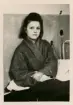 Erna Luther sitter i sängen efter att nyligen ha genomgått en blindtarmsoperation ombord på Estonia 1939 (eventuellt 1938).