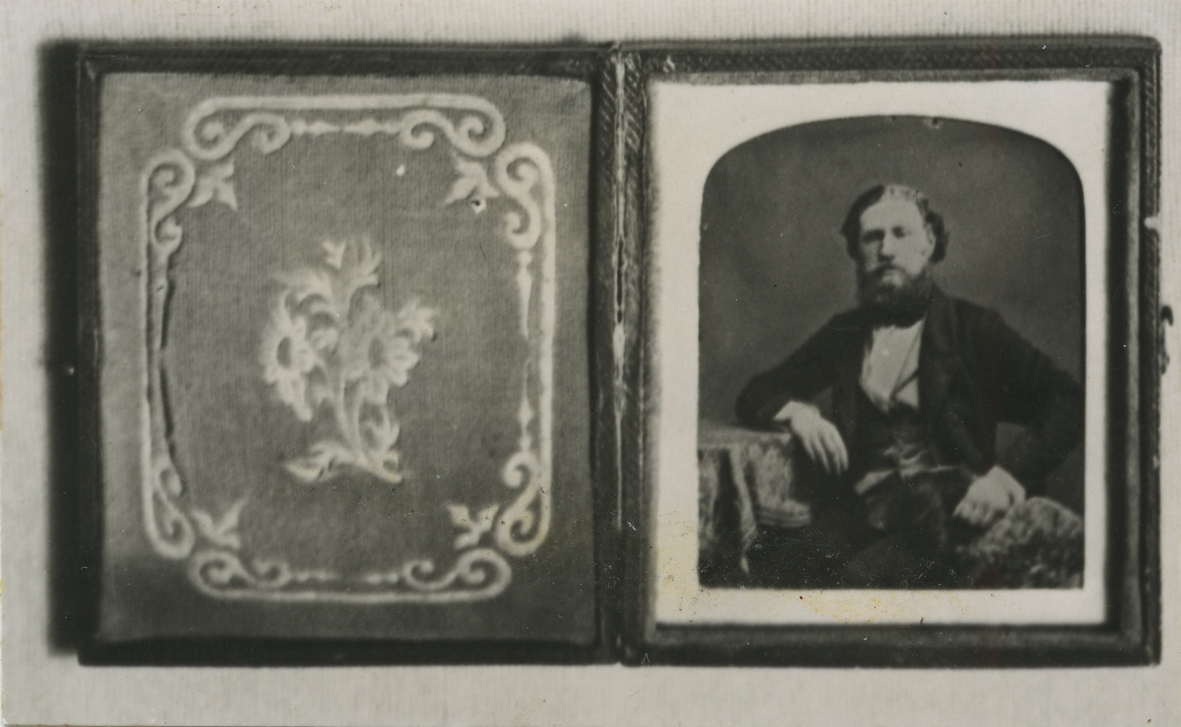 Sjökapten Hugo Alm, född 1827, död 1884. Kapten på  Briggen Oscar 1860, från 1870 för Kreuger & Jennings.