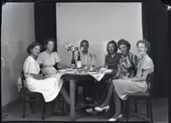 Foto av personalet på fotostudio Jensen Atelier i Skien i 19