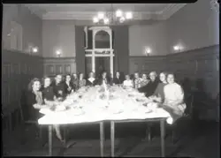 Foto av personalet på fotostudio Jensen Atelier i Skien i 19