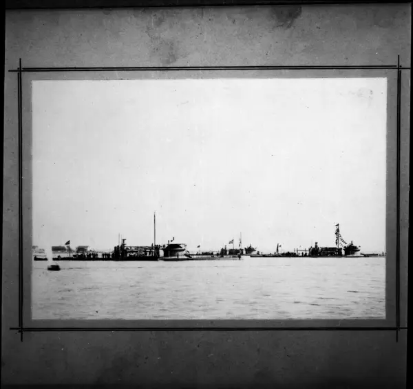 Monitoreskader till ankars på Karlskrona redd 1889