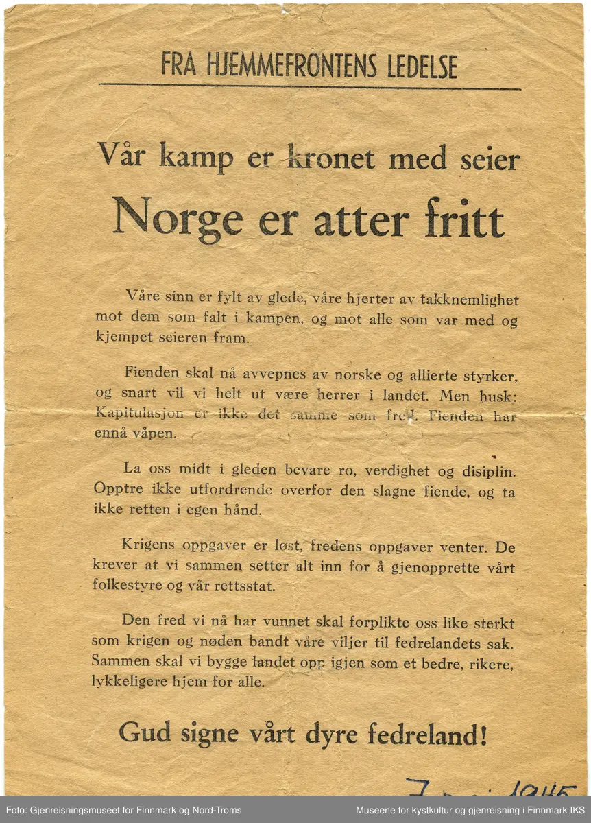 Tynn, gulnet papirark i A5-format med svart påtrykk.