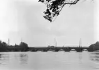 Motiv från Motala med den gamla valvbron invid det forna vadstället över Motala ström.
