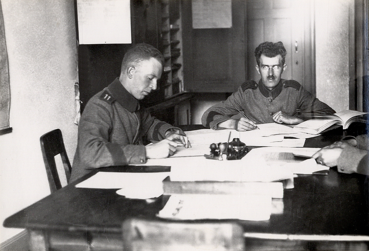 Repetitionsövningarna vid I11 i Växjö, hösten 1921.
Folkskollärarna Heribert Berg och Assar Lindberg på 6:e kompaniets expedition.