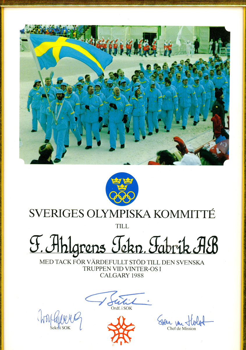 Diplom, inramat och glasat, tillägnat F. Ahlgrens Tekniska Fabrik från Sveriges Olympiska Kommitté, som tack för Ahlgrens stöd till den svenska OS-truppen (sponsring). Samlingen består av sju exemplar med följande dateringar:
1) OS Munchen 1972. 
2) OS Sapporo 1972. 
3) OS Montreal 1976. 
4) OS Los Angeless 1984. 
5) OS Sarajevo 1984. 
6) OS Seoul 1988. 
7) OS Calgary 1988.
Sammanställd och arkiverad av givaren.