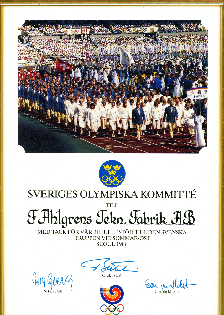 Diplom, inramat och glasat, tillägnat F. Ahlgrens Tekniska Fabrik från Sveriges Olympiska Kommitté, som tack för Ahlgrens stöd till den svenska OS-truppen (sponsring). Samlingen består av sju exemplar med följande dateringar:
1) OS Munchen 1972. 
2) OS Sapporo 1972. 
3) OS Montreal 1976. 
4) OS Los Angeless 1984. 
5) OS Sarajevo 1984. 
6) OS Seoul 1988. 
7) OS Calgary 1988.
Sammanställd och arkiverad av givaren.