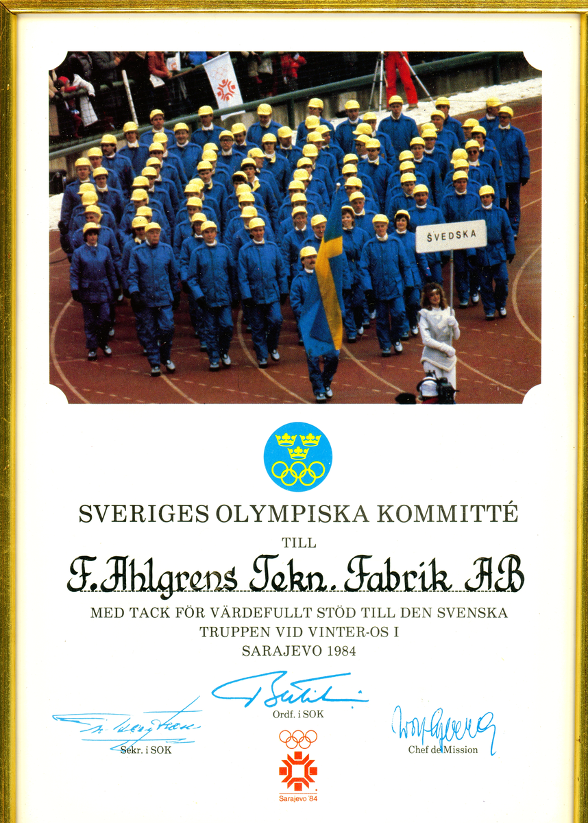 Diplom, inramat och glasat, tillägnat F. Ahlgrens Tekniska Fabrik från Sveriges Olympiska Kommitté, som tack för Ahlgrens stöd till den svenska OS-truppen (sponsring). Samlingen består av sju exemplar med följande dateringar:
1) OS Munchen 1972. 
2) OS Sapporo 1972. 
3) OS Montreal 1976. 
4) OS Los Angeless 1984. 
5) OS Sarajevo 1984. 
6) OS Seoul 1988. 
7) OS Calgary 1988.
Sammanställd och arkiverad av givaren.