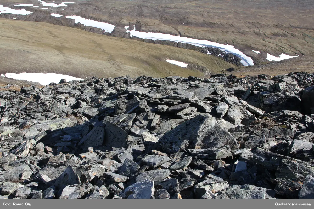 Steinbu ved Knatten oppunder Blåhø på Dovrefjell.