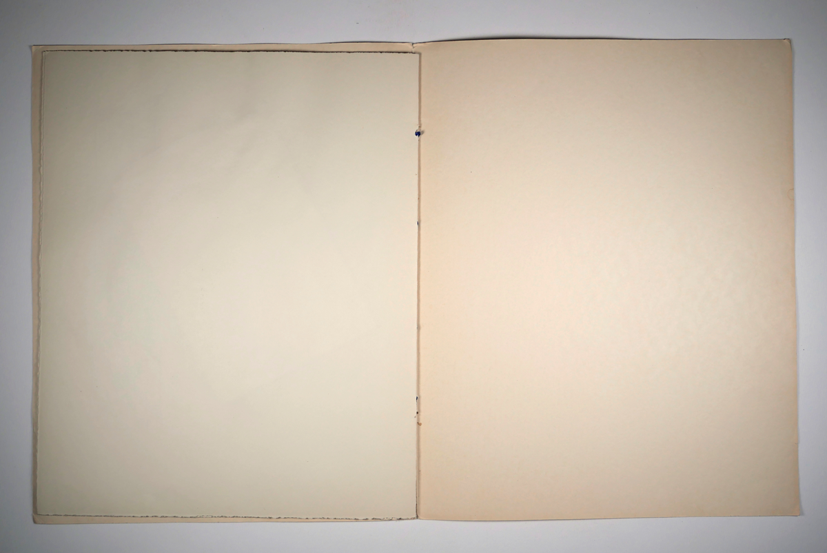 Silfa AB

Litet fotoalbum med handritade illustrationer (men tryckt.
6 sv/v fotografier från de olika avdelningarna monterade i albumet.