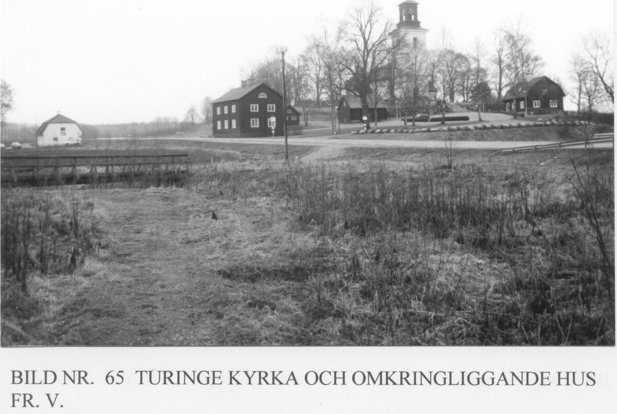 Turinge kyrka med gravkapellet, klockarbostaden, gamla skolan,  kyrkogårdsförvaltningens kontor och verkstad  samt den gamla sockenmagasin

Bilderna är från 2003 och del av ett bevarandeprogram som Turinge Taxinge Hembygdsförening gjorde på uppdrag från Nykvarns kommun