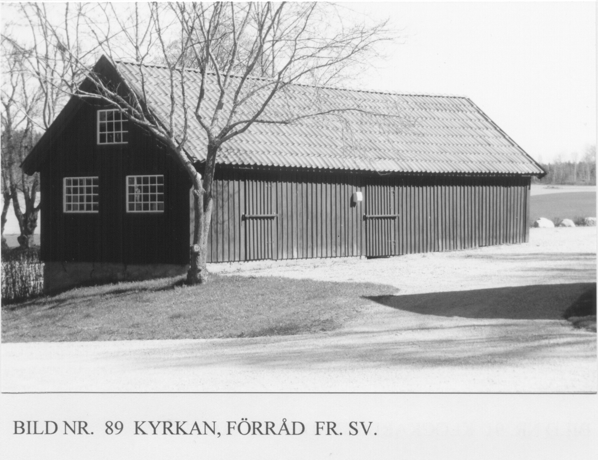 Turinge kyrka med gravkapellet, klockarbostaden, gamla skolan,  kyrkogårdsförvaltningens kontor och verkstad  samt den gamla sockenmagasin

Bilderna är från 2003 och del av ett bevarandeprogram som Turinge Taxinge Hembygdsförening gjorde på uppdrag från Nykvarns kommun