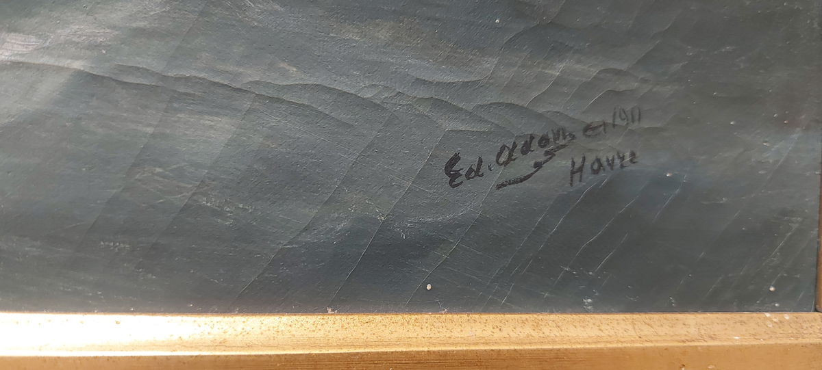 Oljemaleri på lerret, signert og datert “Ed. Adam, 1911, Havre, og montert i en forgylt, rikt utsmykket treramme med utvendig blomsterdekor, dette trolig i gips.

Deveron har sine signalflagg oppe, og i bakgrunnen ses en kyst og flere båter.