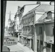 Västerås, Centrum, kv. Kettil.
Köpmangatan 10, före rivningen 1964.