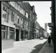 Västerås, Centrum, kv. Kettil.
Köpmangatan 10, före rivningen 1964.