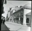 Västerås, Centrum, kv. Kettil.
Köpmangatan 10, före rivningen 1964.