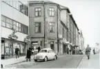 Västerås, Centrum, kv. Klas.
Korsningen Vasagatan/Hantverkargatan, 1964.
