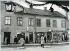 Västerås, Centrum, kv. Klas.
Vasagatan 15, mot väster. 1964.