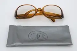 Briller i etui