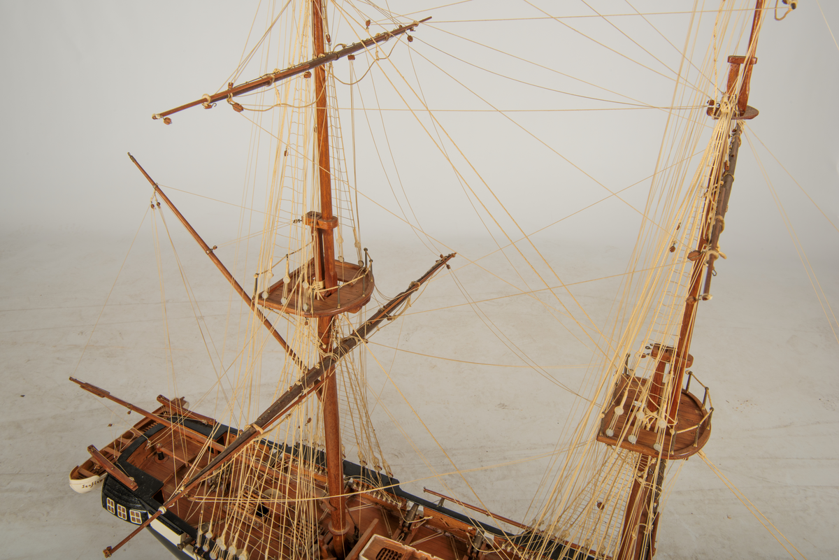 Modell av engelsk brigg "Sea Flower"