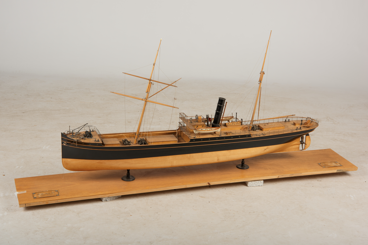 Seildampskip Kong Alf, bygget i 1884 ved Akers Mekaniske Verksted, Oslo. Minesprengt under 1. verdenskrig i 1916.