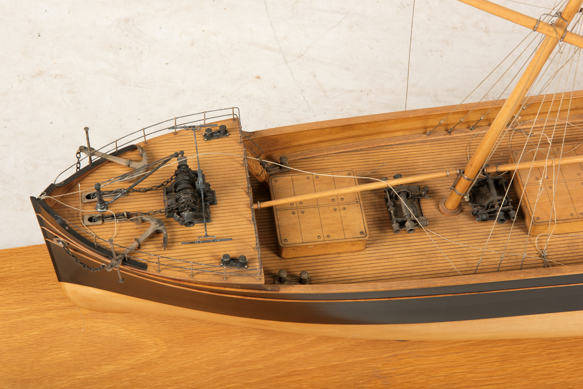 Seildampskip Kong Alf, bygget i 1884 ved Akers Mekaniske Verksted, Oslo. Minesprengt under 1. verdenskrig i 1916.