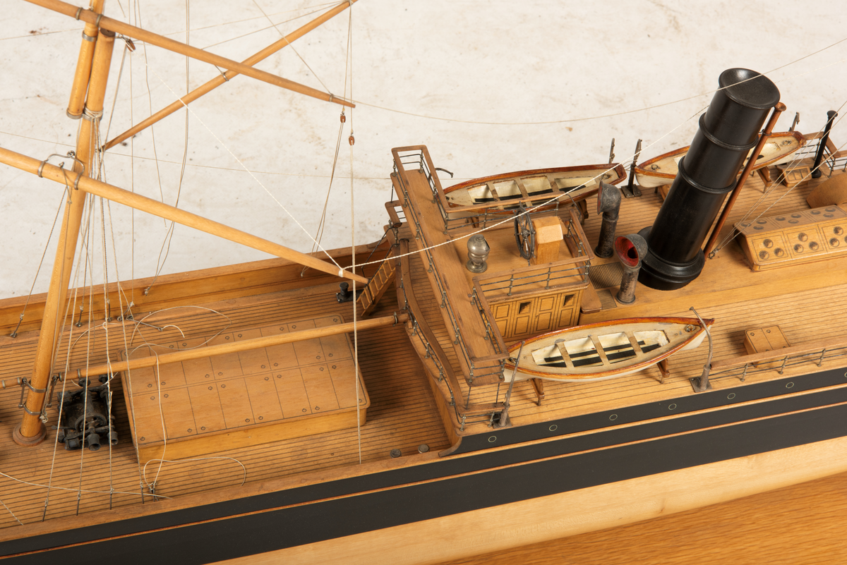 Seildampskip Kong Alf, bygget i 1884 ved Akers Mekaniske Verksted, Oslo. Minesprengt under 1. verdenskrig i 1916.