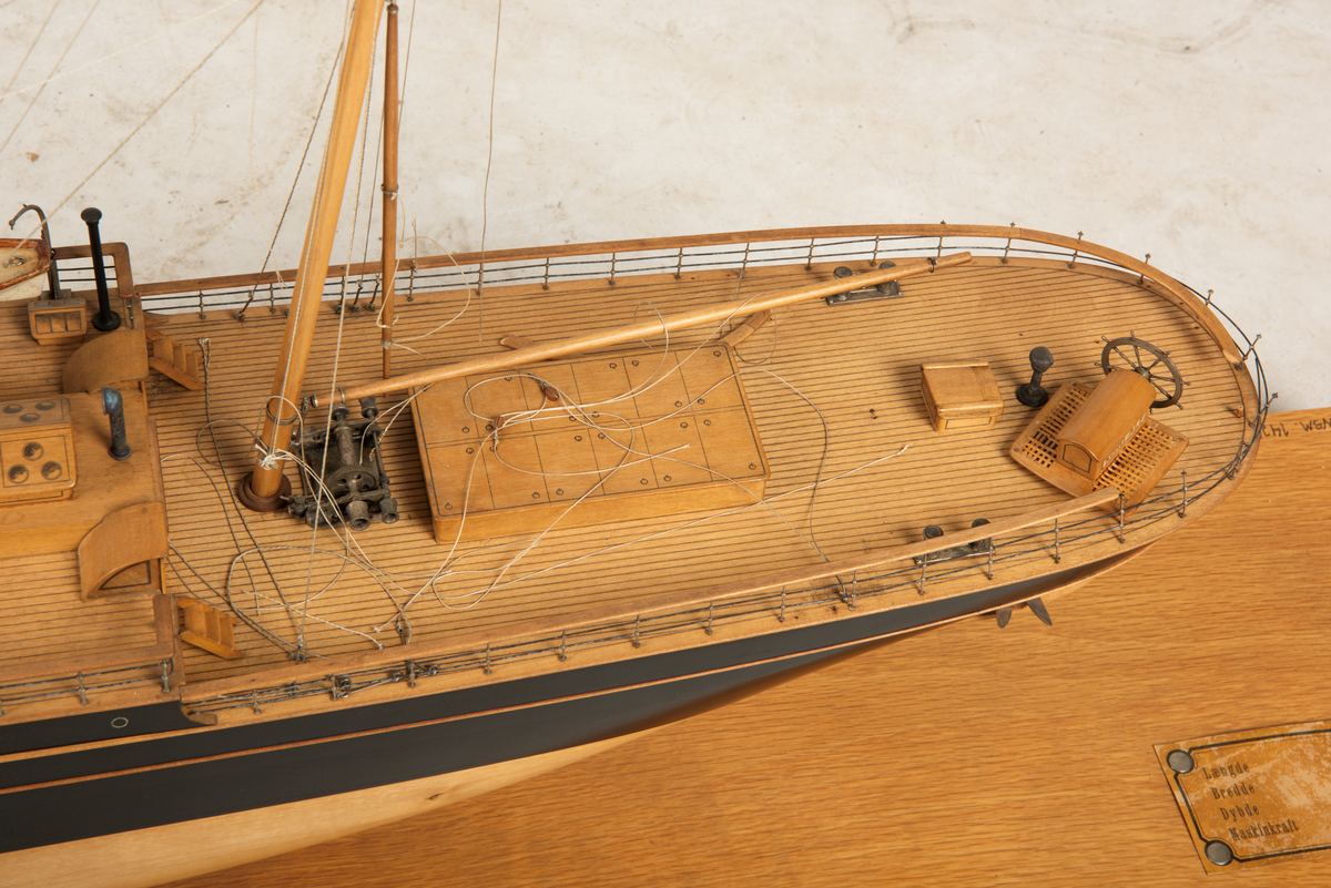 Seildampskip Kong Alf, bygget i 1884 ved Akers Mekaniske Verksted, Oslo. Minesprengt under 1. verdenskrig i 1916.