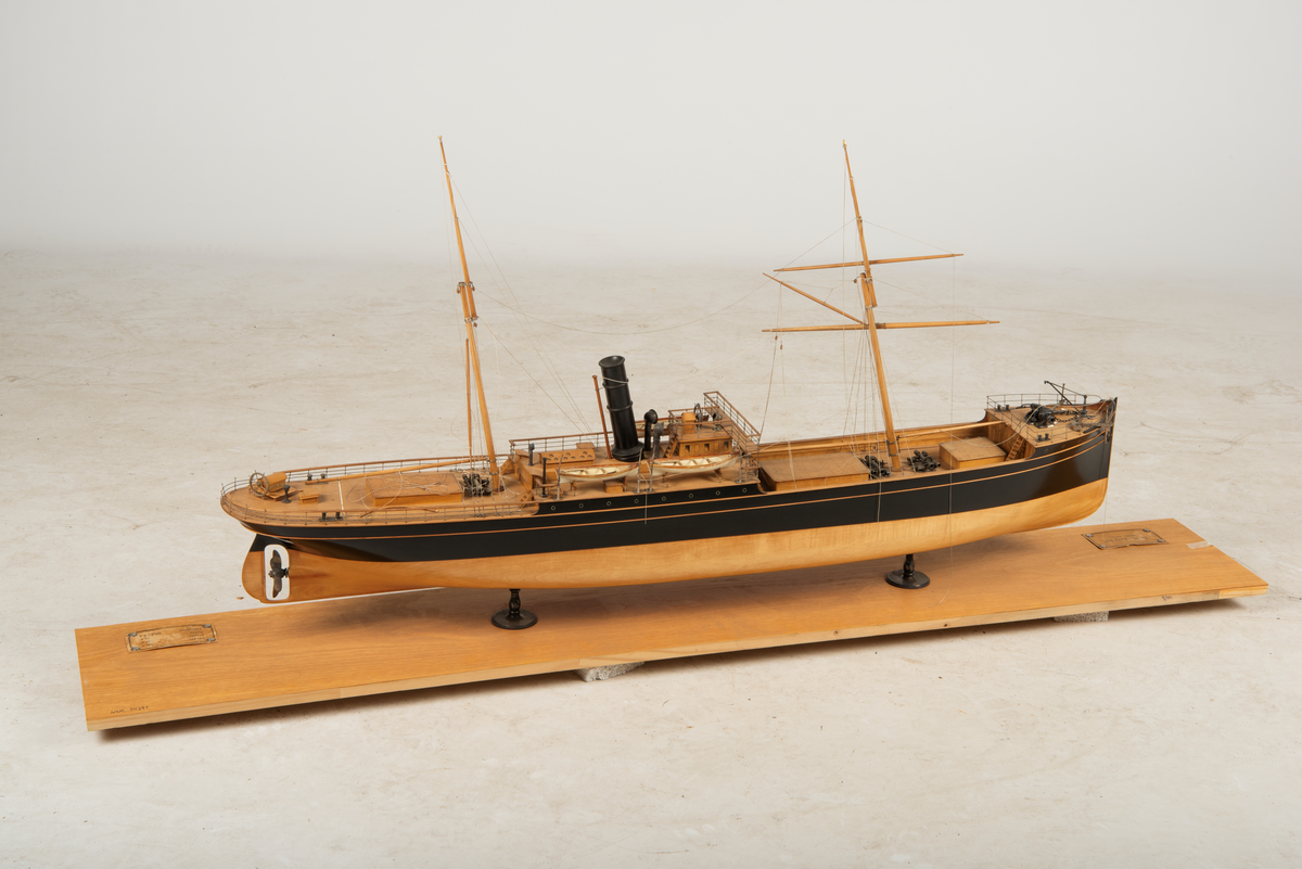 Seildampskip Kong Alf, bygget i 1884 ved Akers Mekaniske Verksted, Oslo. Minesprengt under 1. verdenskrig i 1916.