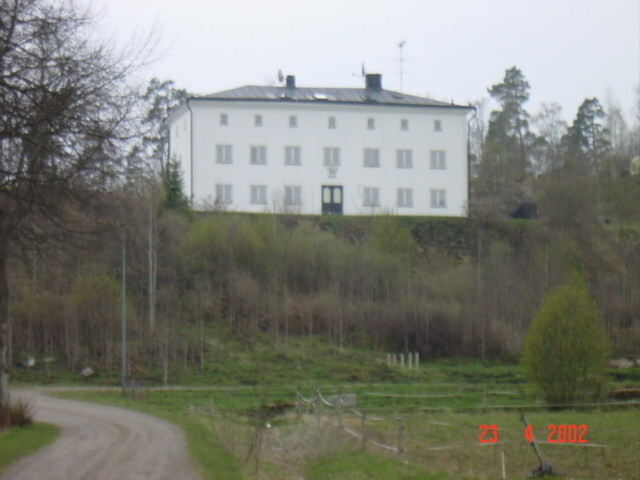 Höjden med närliggande villor

Bilderna är från 2002 och del av ett bevarandeprogram som Turinge Taxinge Hembygdsförening gjorde på uppdrag från Nykvarns kommun