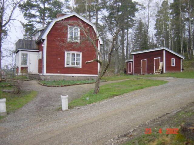 Höjden med närliggande villor

Bilderna är från 2002 och del av ett bevarandeprogram som Turinge Taxinge Hembygdsförening gjorde på uppdrag från Nykvarns kommun