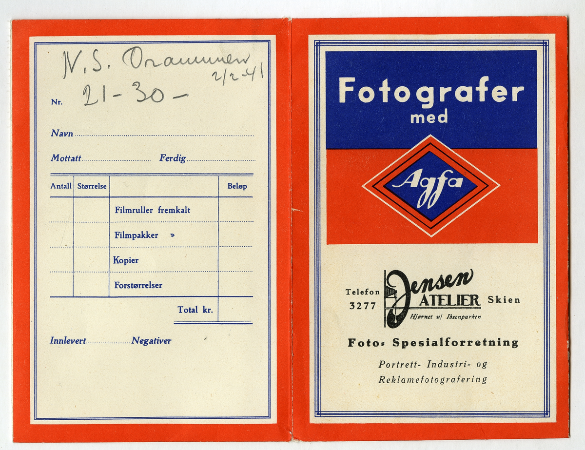 Foto av Hirden på samarbeidende øvelse med Wehrmacht. Tysk offiser kan ses gående på høyre side i bildet. 

Foto tatt ved Marienlyst, i bakgrunnen kan man se "Turnhallen" 

Påskrift på konvolutt: 
NS 2/2 1941 - Drammen
21 - 30