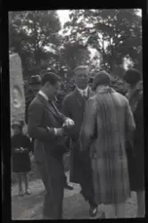 Edsleskogs prästgård med minnesstenen över Anders Fryxell ti